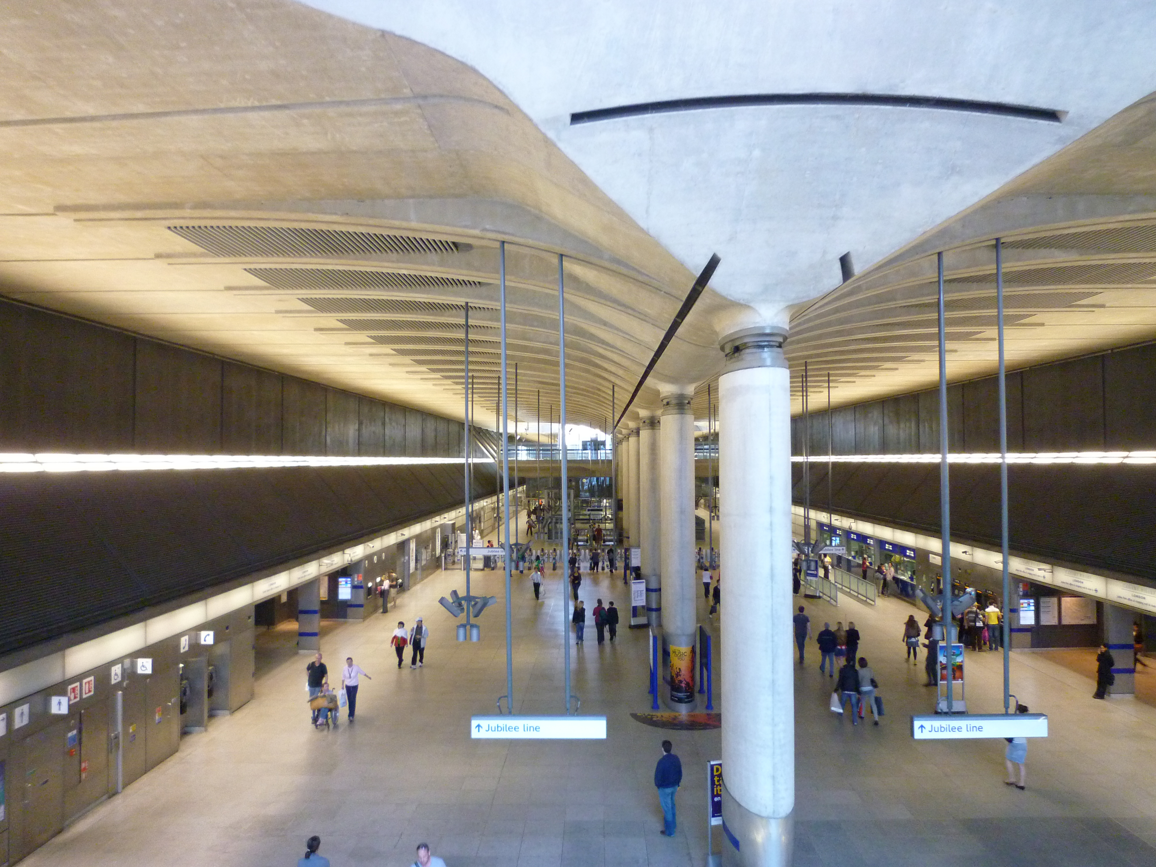 Panasonic FX550 review sample image - London Underground