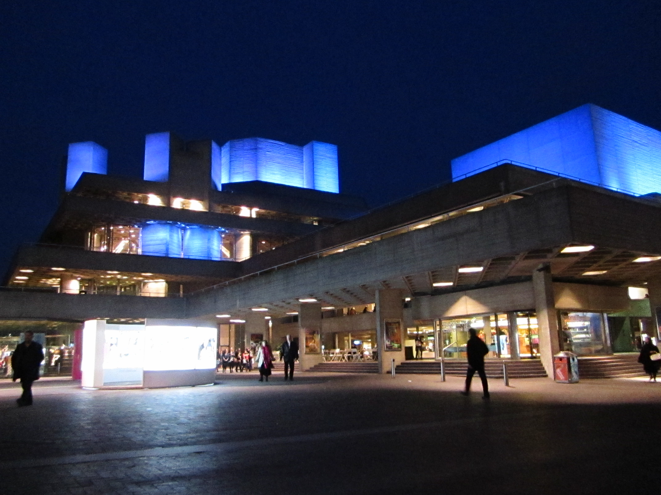 Canon sample image, night