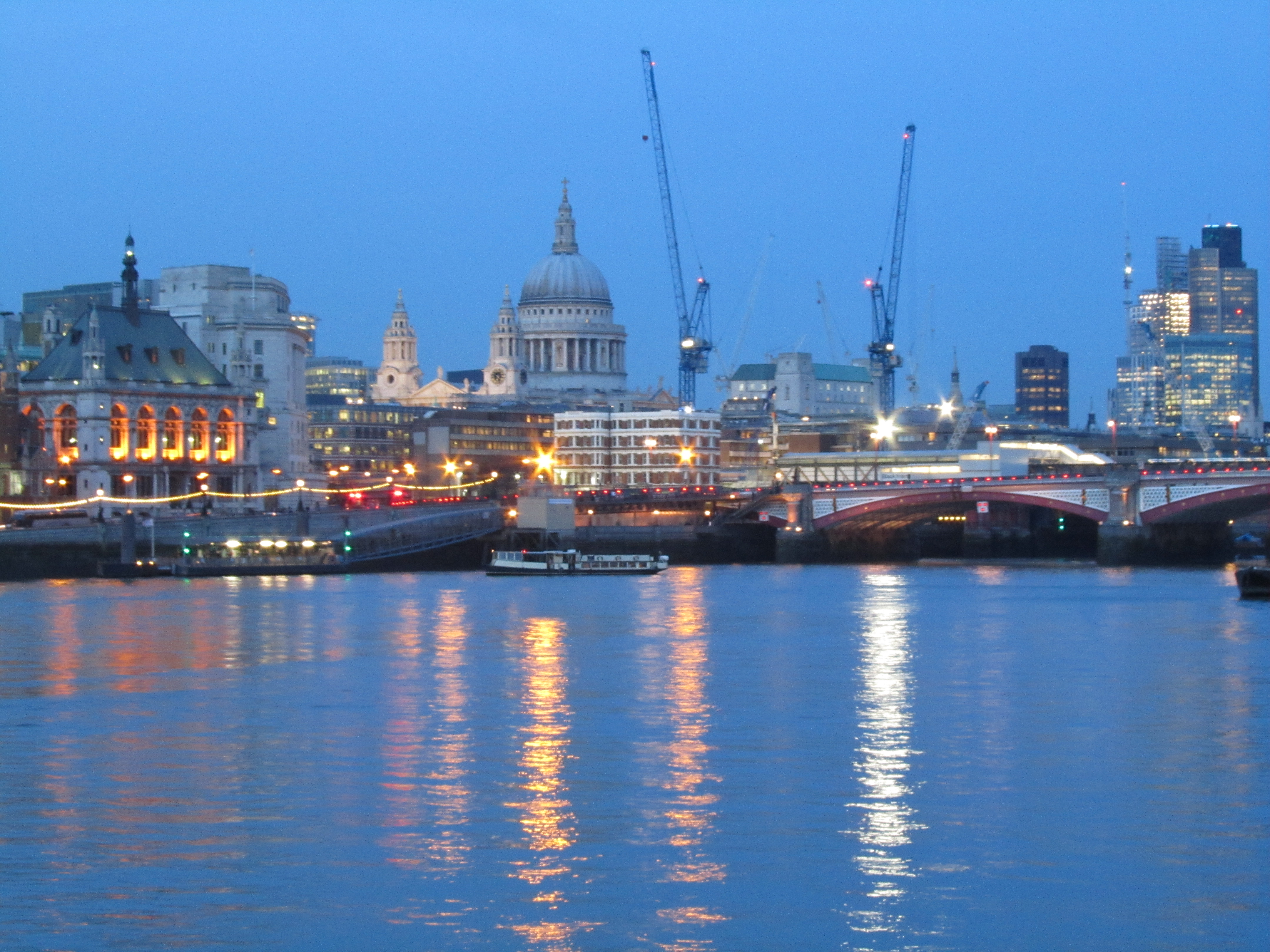 Canon sample image, night