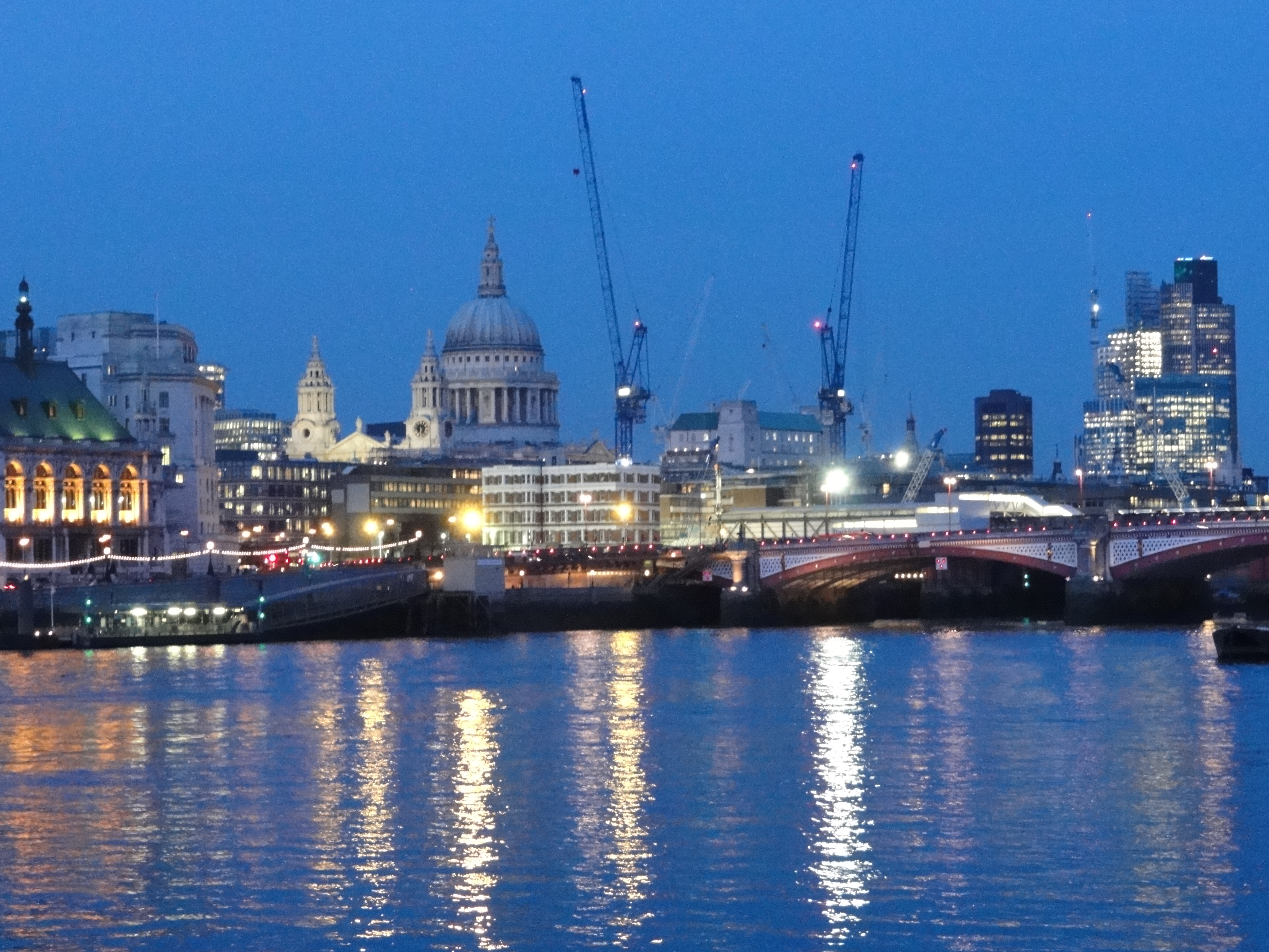 Sony Cybershot HX5 sample image, night