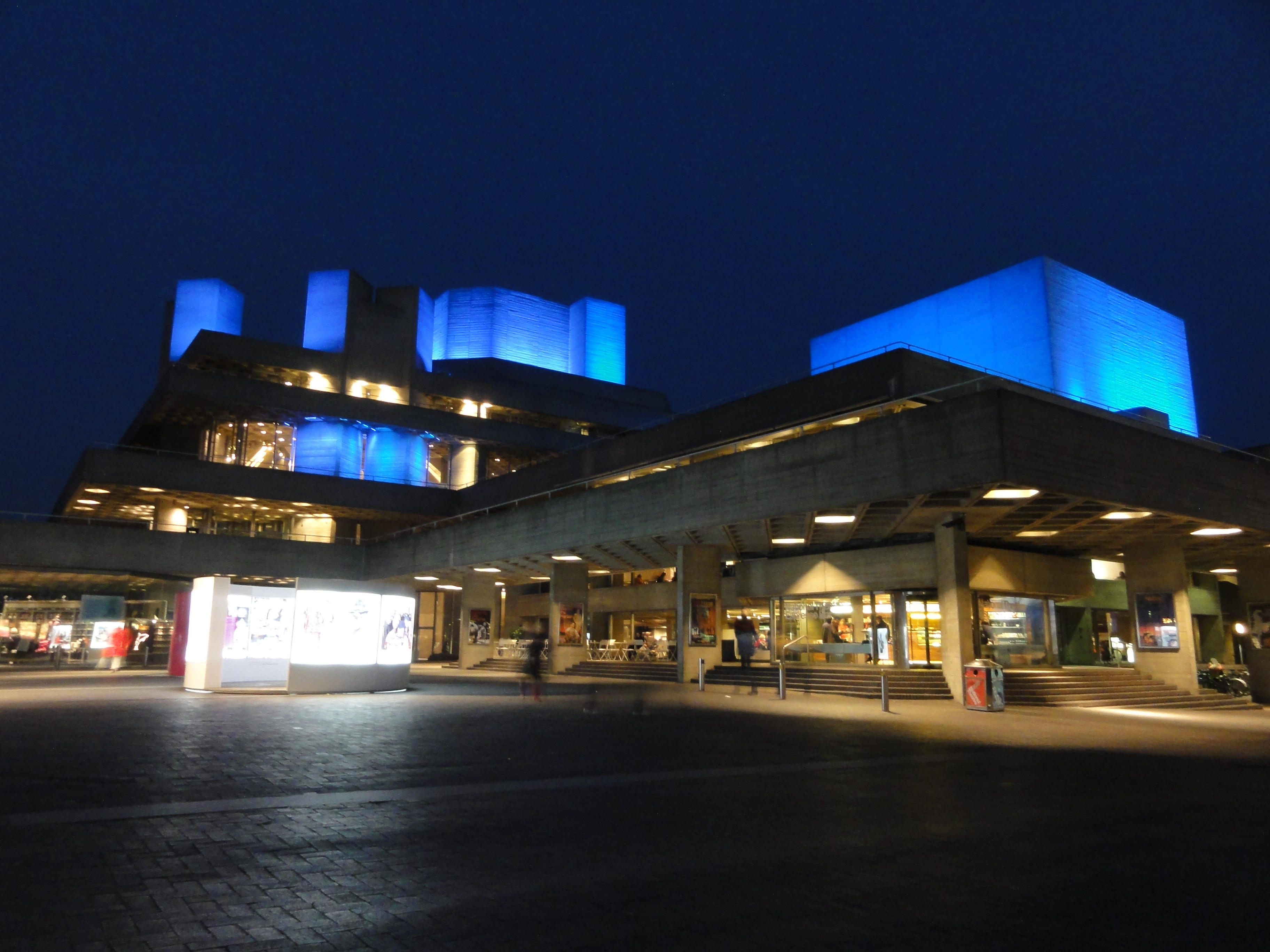 Sony Cybershot HX5 sample image, night twilight mode