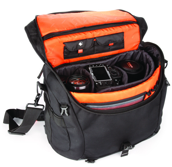 Vanguard Heralder 38 bag open